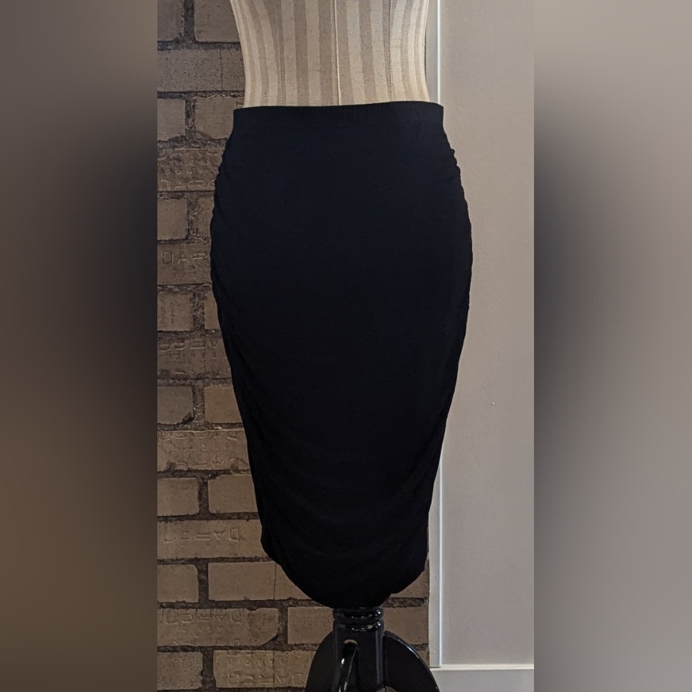 VINCE CAMUTO black ruched skirt.
